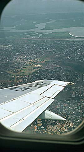 Blick aus Flugzeug auf Conakry